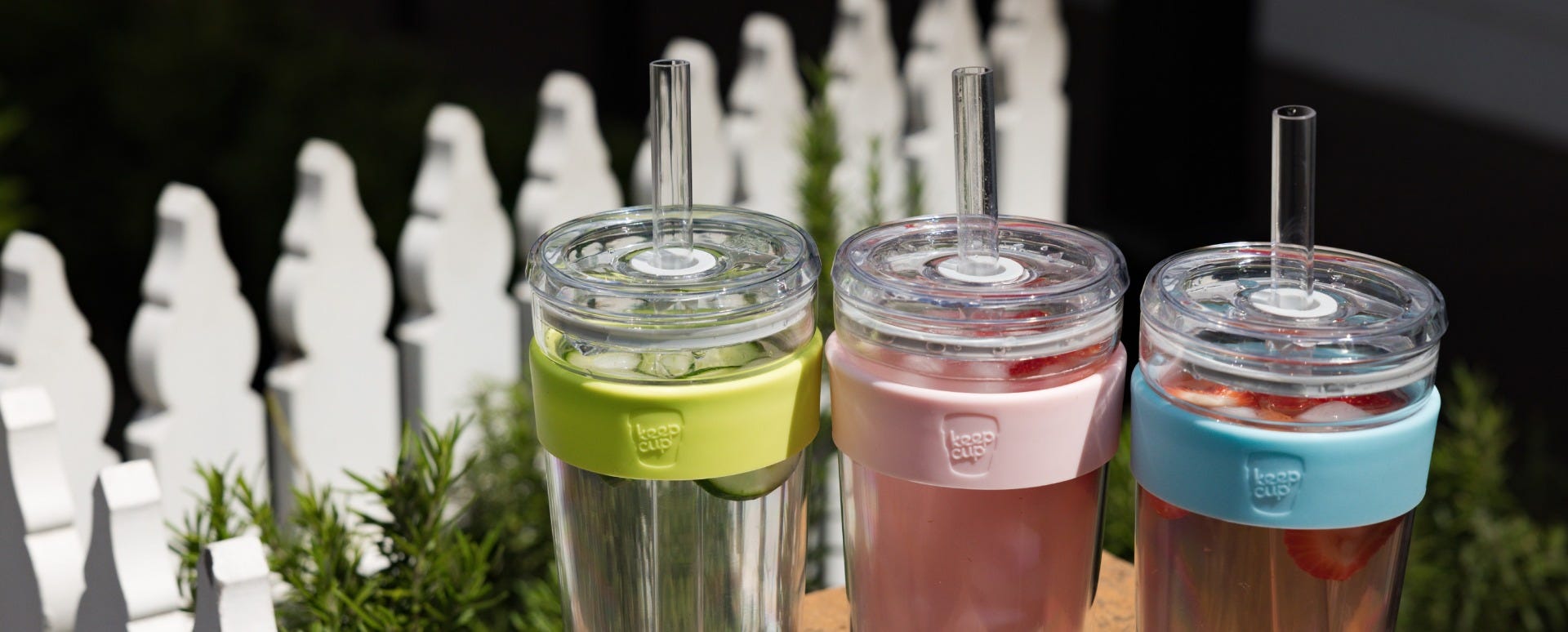 Woman holding KeepCup Cold Cup Longplay 12oz with tea