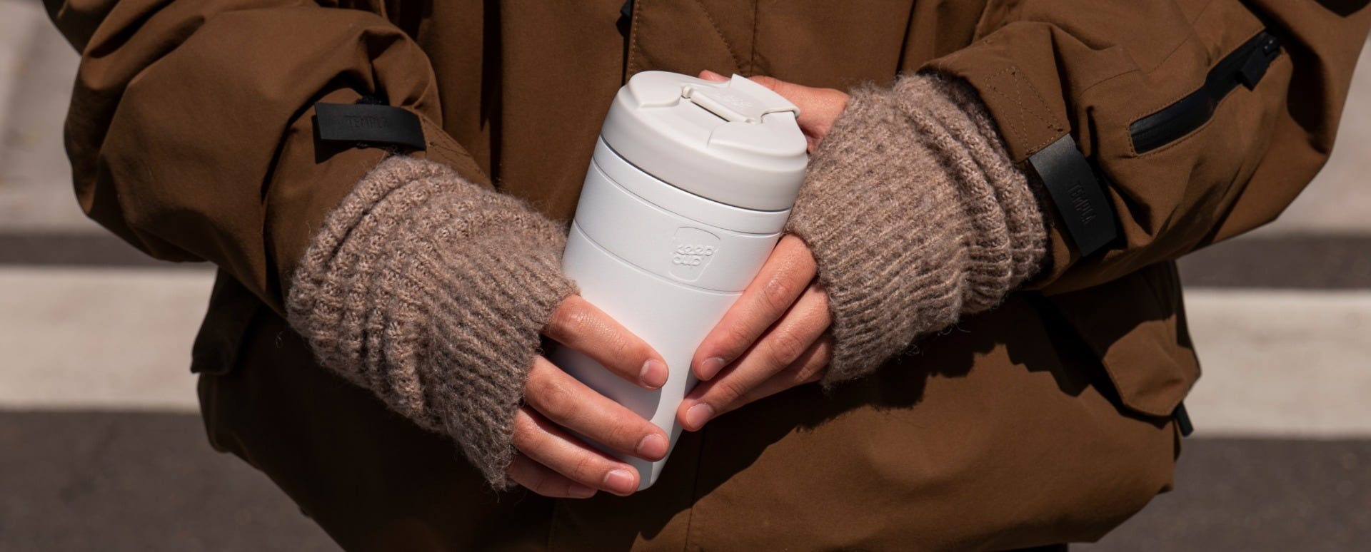 Person holding KeepCup Commuter 16oz in Bone