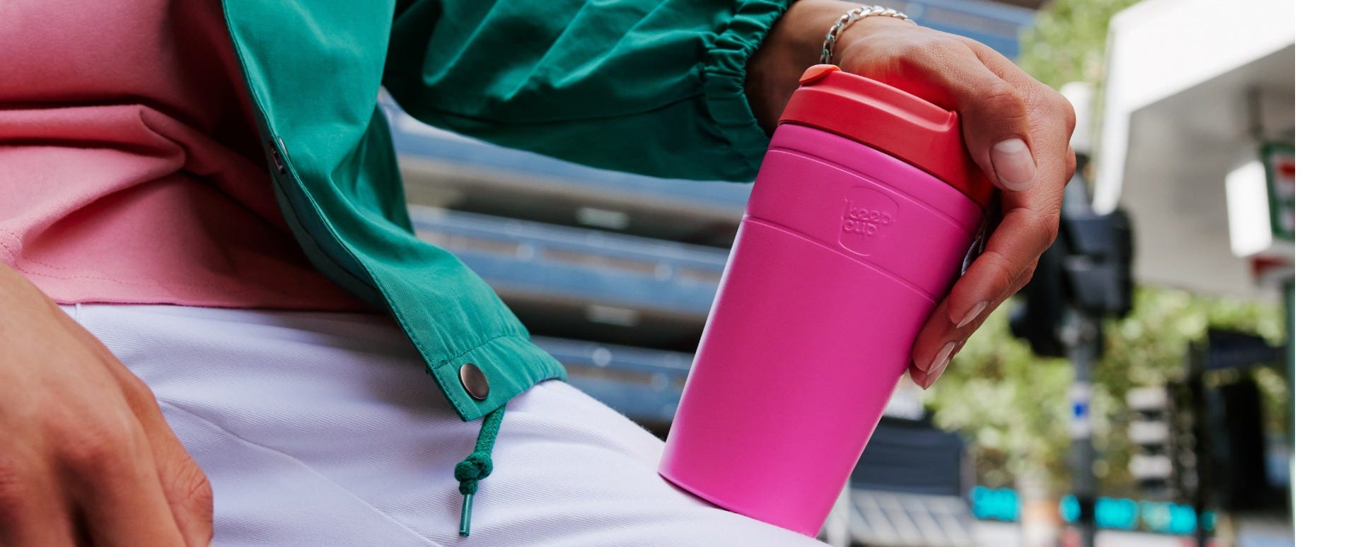 Man holding KeepCup Traveller 16oz with coffee