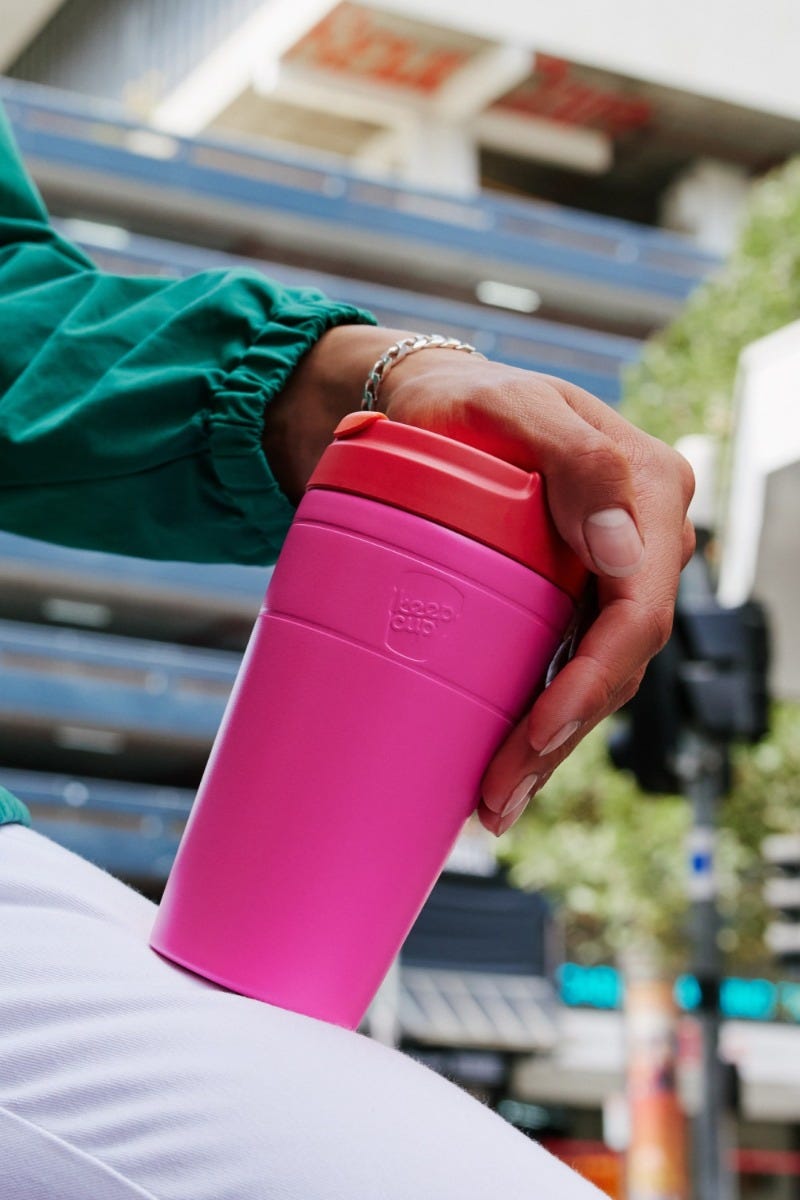 Man holding KeepCup Traveller 16oz with coffee