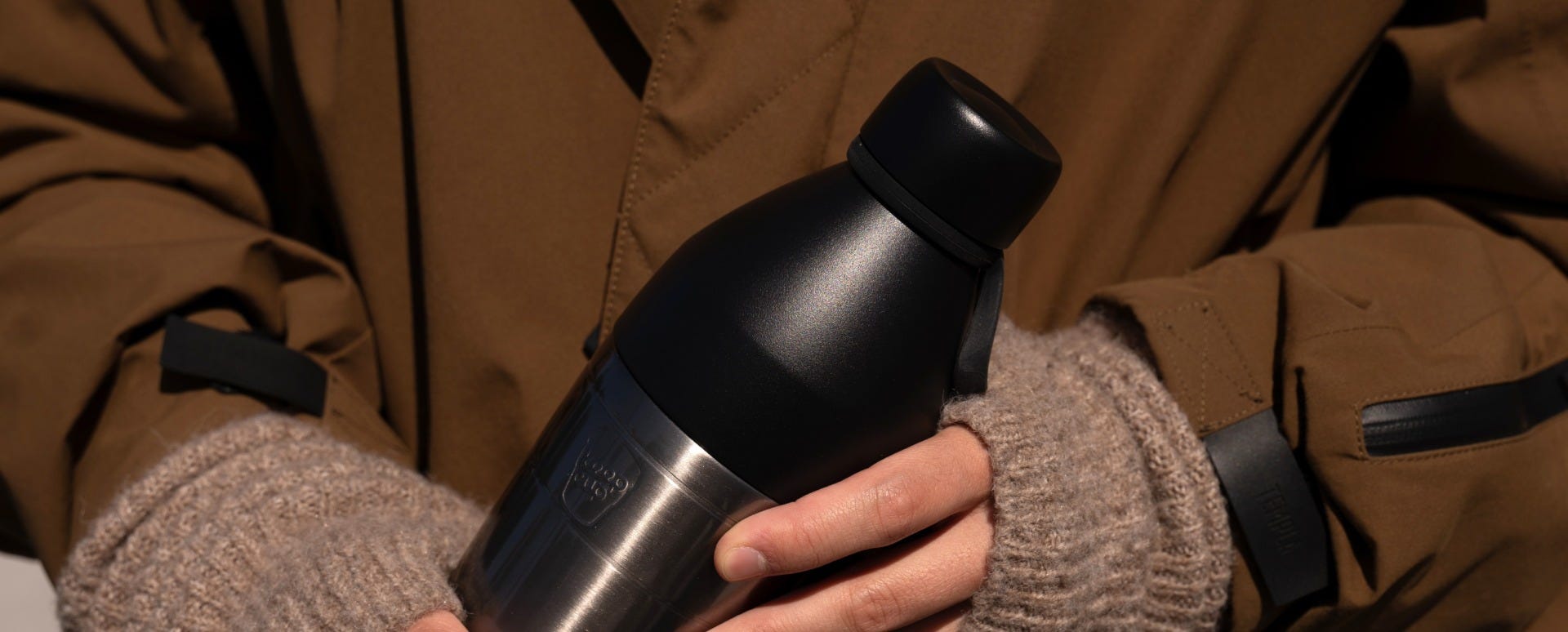 Man holding KeepCup Traveller Bundle 12oz